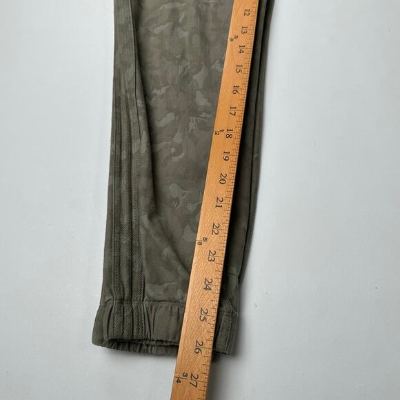 Athleta Pants Womens 2 Green Farallon Jogger Camo Athleisure Comfort Workout Gym - Picture 12 of 14
